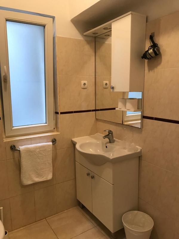 Basic Triple Room with Shared Bathroom image 2