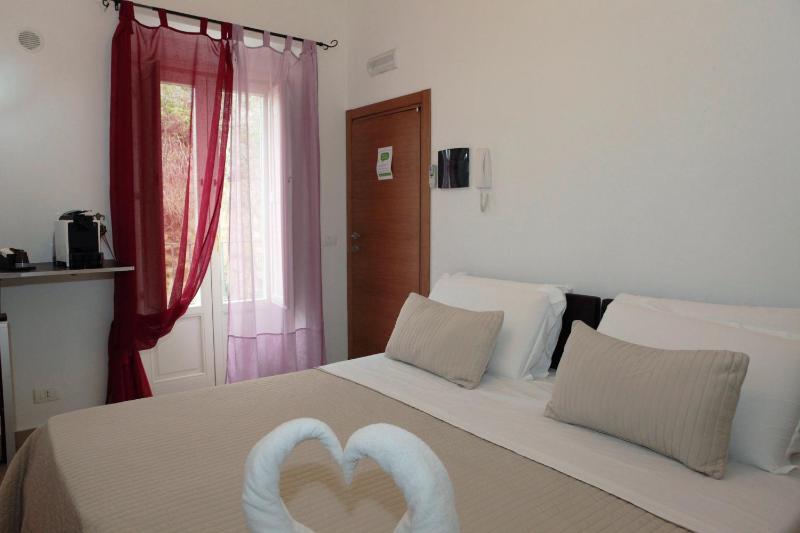 Double Room image 3