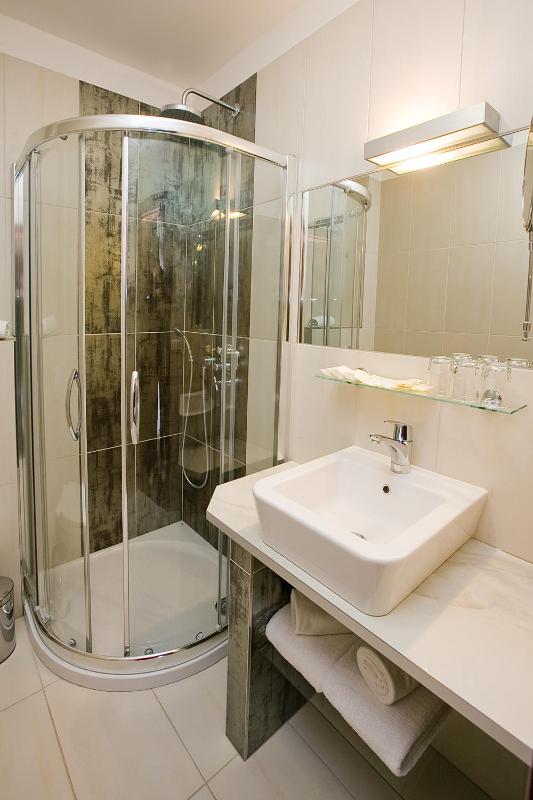 Double or Twin Room image 2