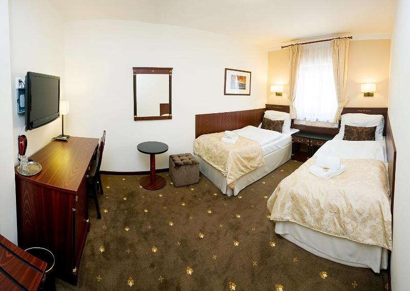 Double or Twin Room image 3