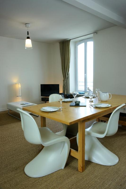 Two-Bedroom Apartment with Sea View image 1