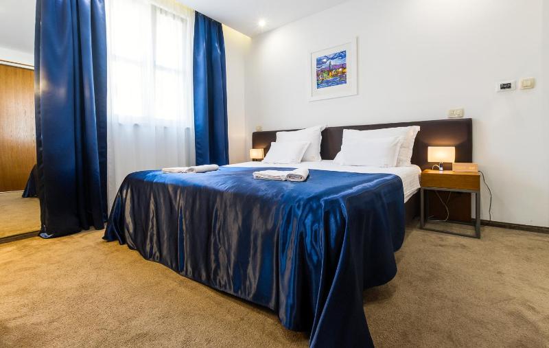 Classic Double or Twin Room image 4