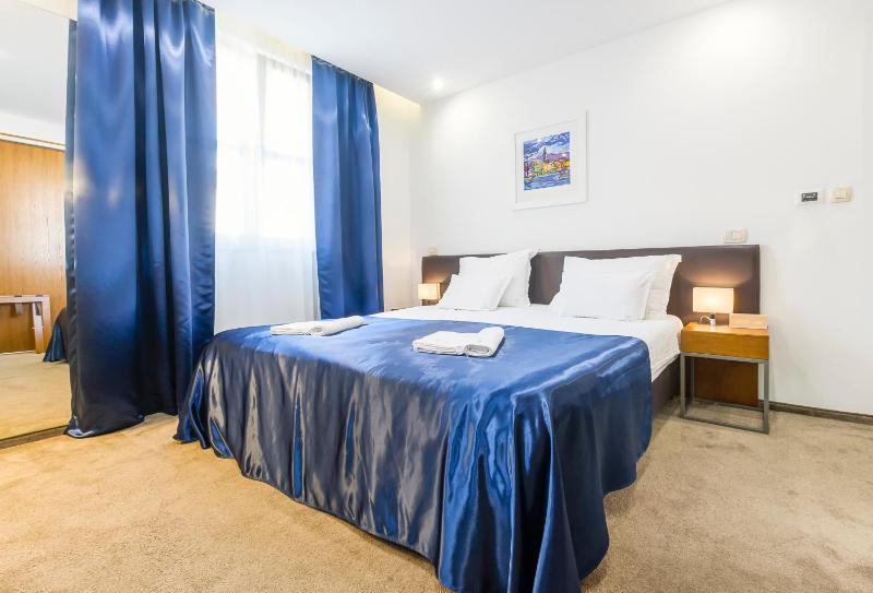 Classic Double or Twin Room image 2