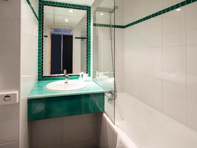 Comfort Queen Room image 3