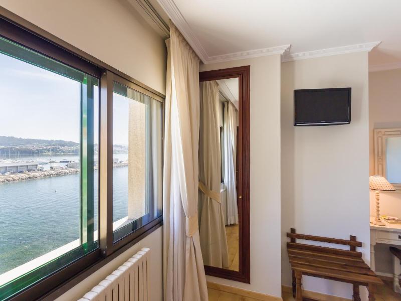 Double or Twin Room with Side Sea View image 2
