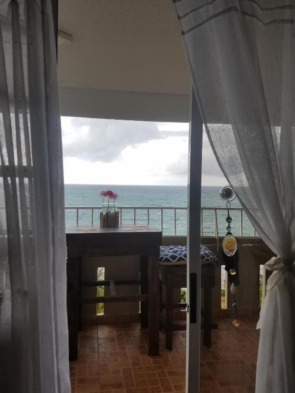Studio Apartment with Sea View image 3