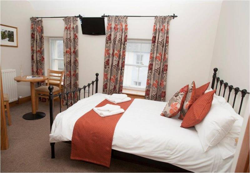 Deluxe Double Room with Bath image 2