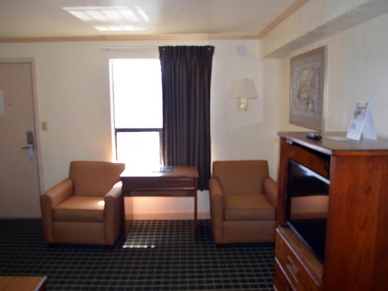 Deluxe Suite image 3