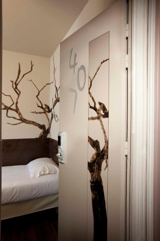 Single Room image 1