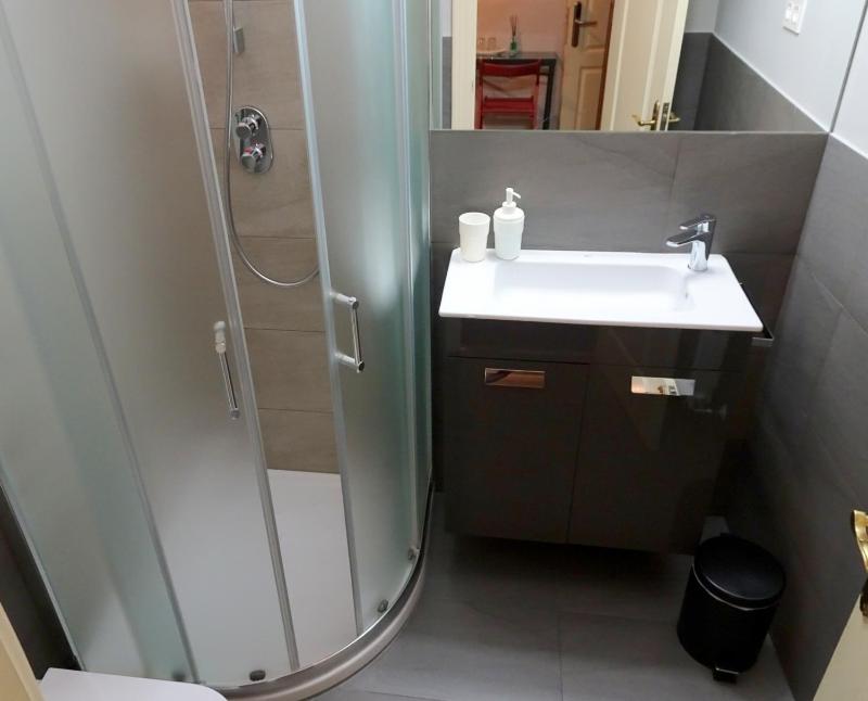 Small Double Room image 4