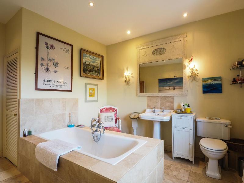 Deluxe Double Room image 2