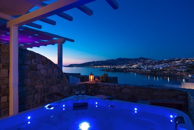 Residence Sea View with Jetted Tub image 1