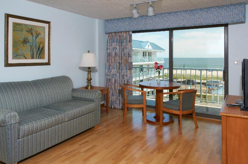 TWO-ROOM ROYAL OCEANFRONT SUITE image 2