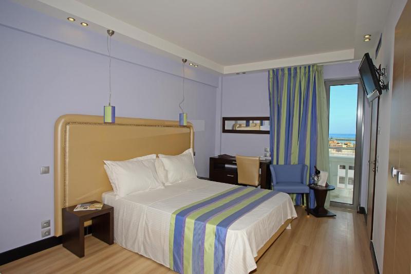 Double or Twin Room with Side Sea View image 4