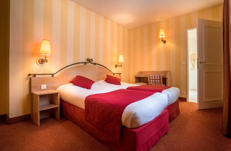 Superior Twin Room image 1