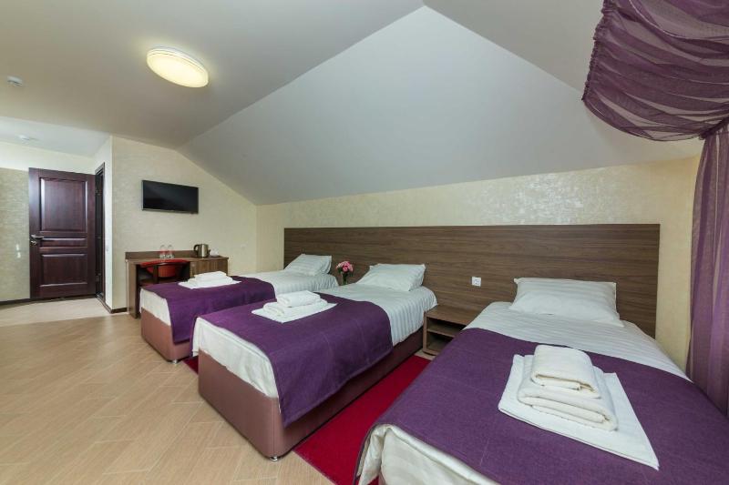 Standard Triple Room image 3