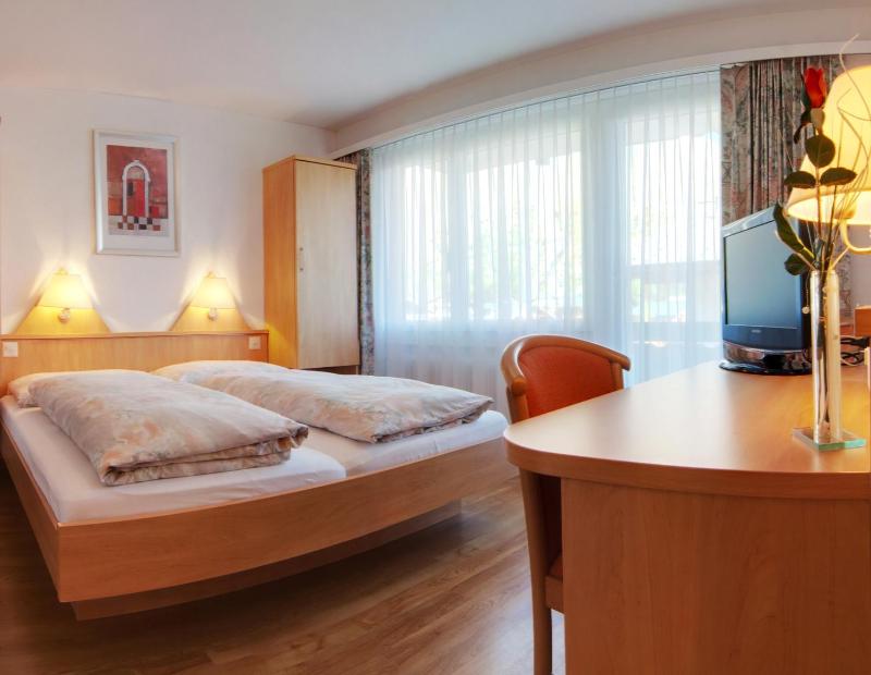 Double Room image 4