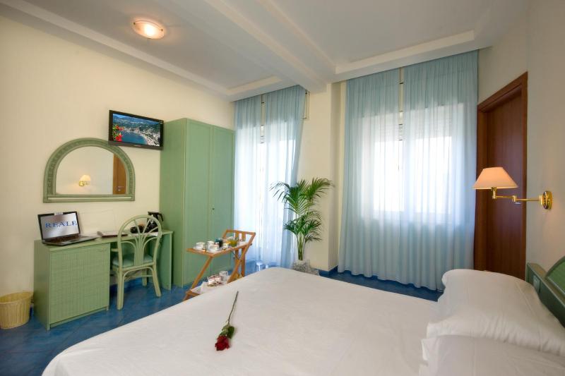 Double Room with Sea View image 4