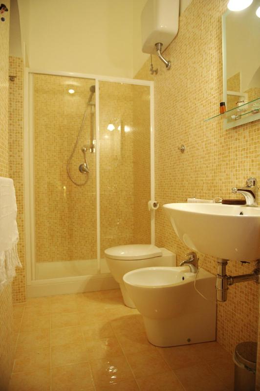 Triple Room with Bathroom image 2