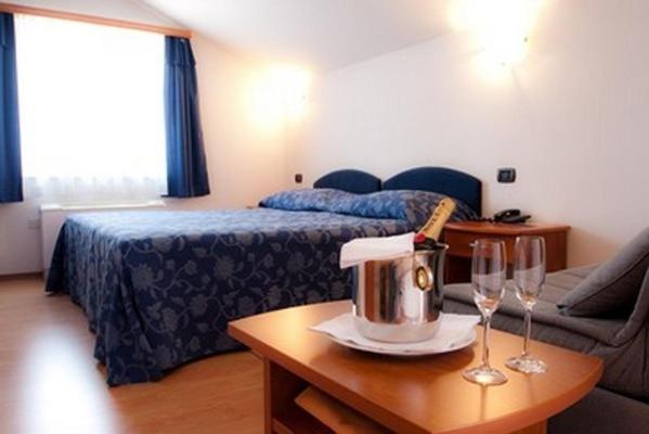 Standard Double Room with Balcony image 3