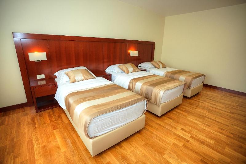 Standard Triple Room image 1