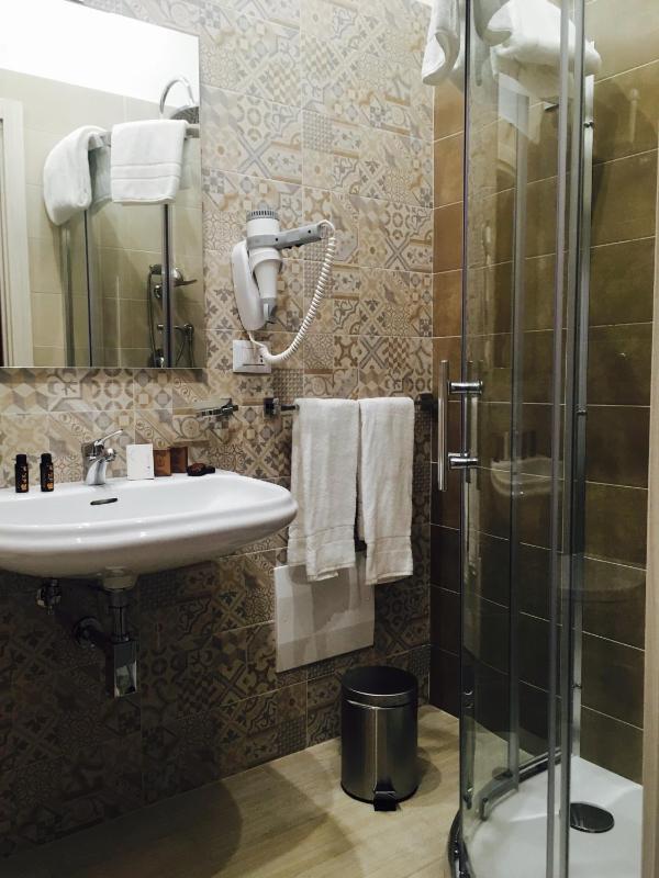 Double Room with Private Bathroom image 3