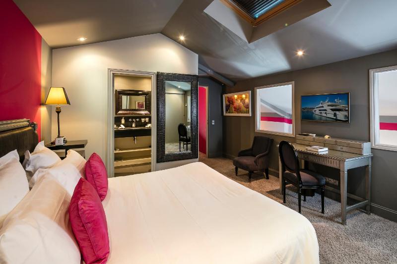 Two Bedroom Duplex with Balcony image 3