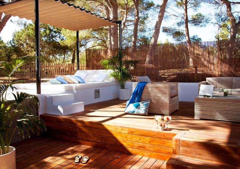 Deluxe Double Room with Private Pool and Terrace image 1