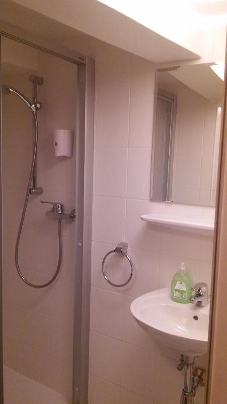 Twin Room with Private External Bathroom image 1
