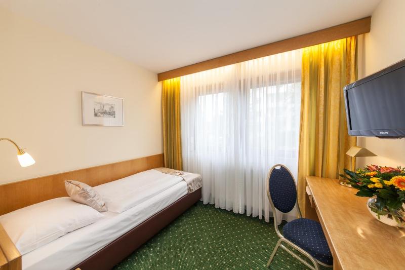 Economy Single Room image 3