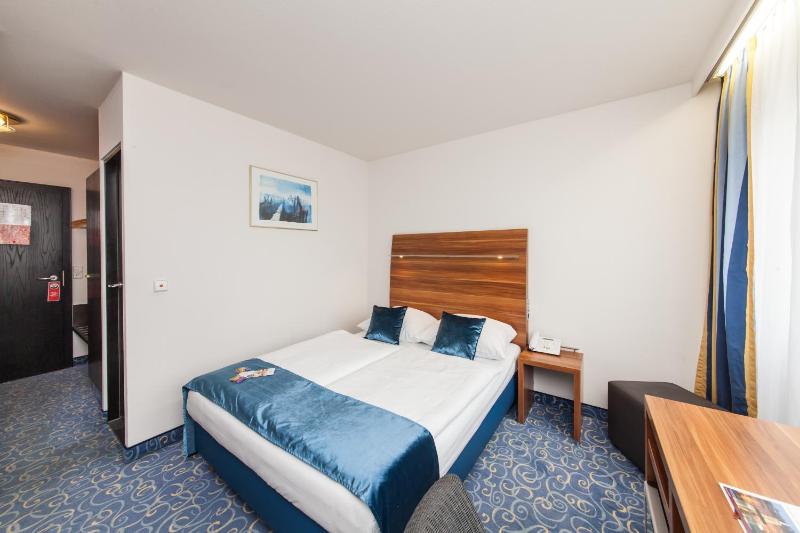 Queen Room image 1