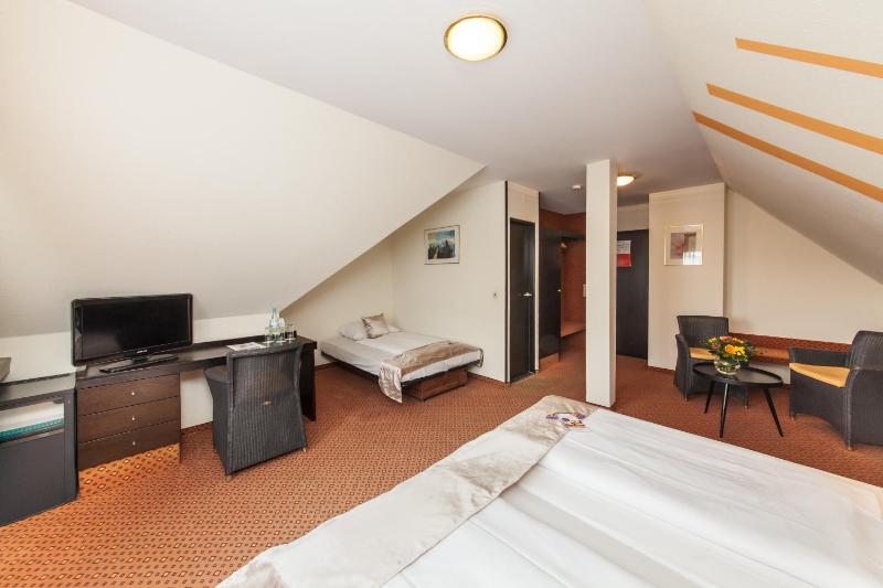 Comfort Triple Room image 3