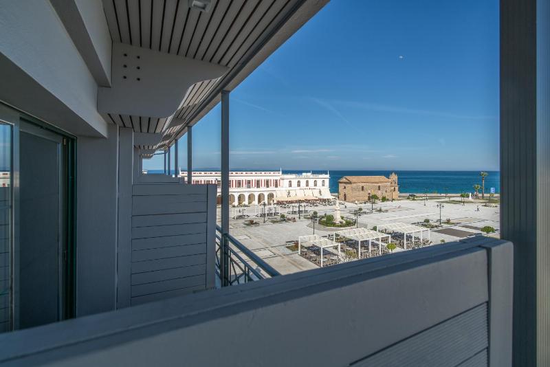 Family Room with Sea View image 3