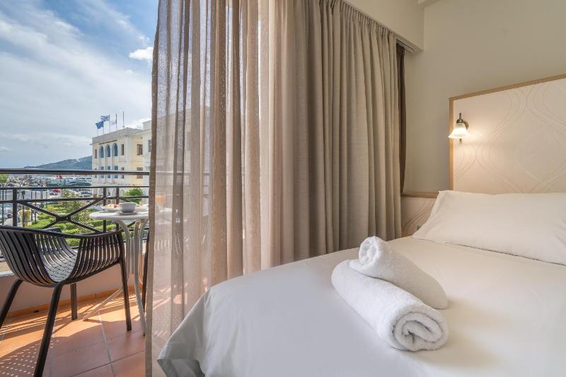 Double or Twin Room with Sea View image 3