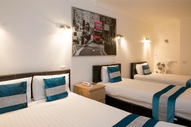 Quadruple Room image 2