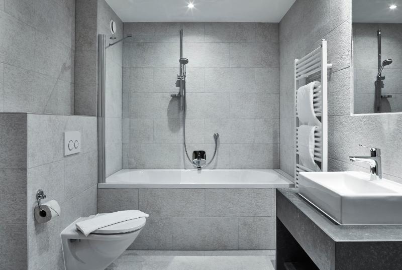 Luxury Three-Bedroom Apartment image 1
