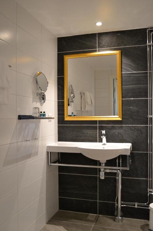 Single Room image 3
