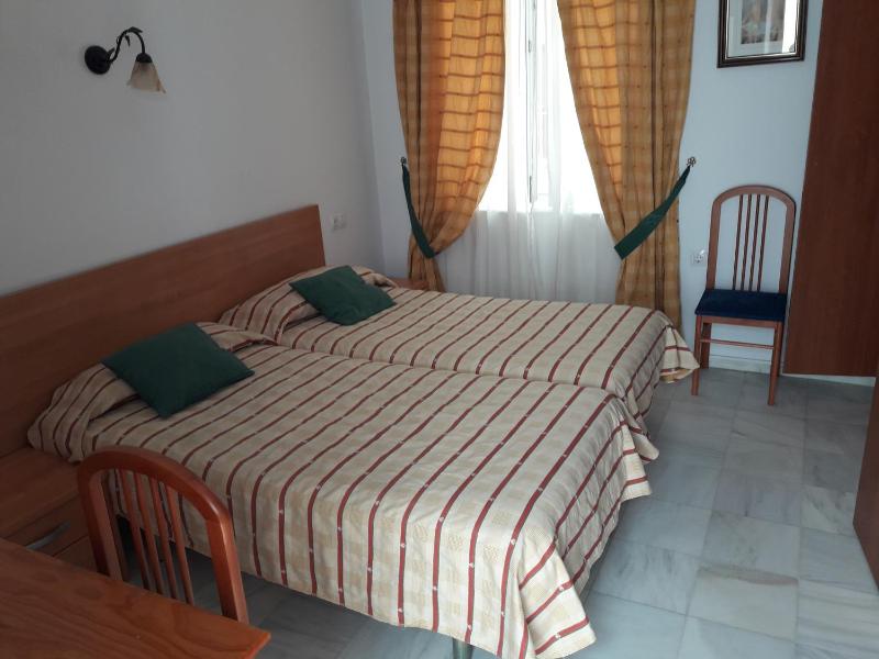 Double or Twin Room image 4