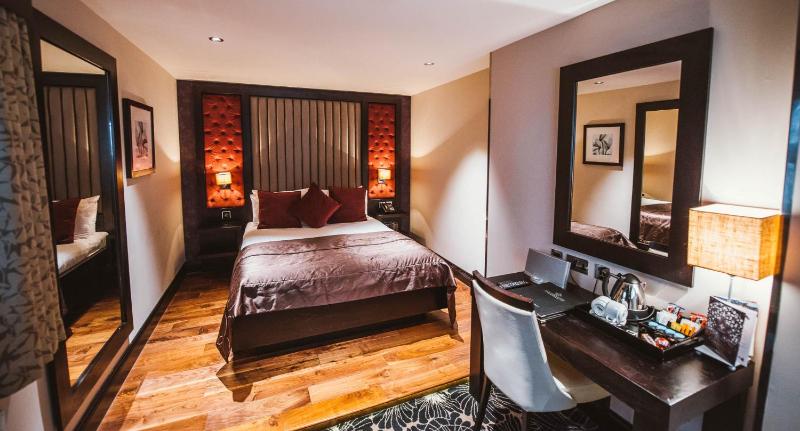 Superior King Room image 2