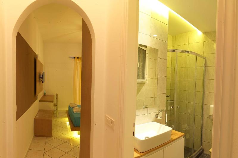 Double Room image 4