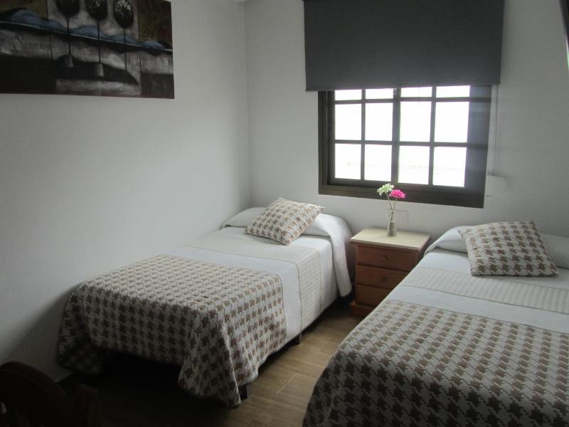 Twin Room with Private Bathroom image 4