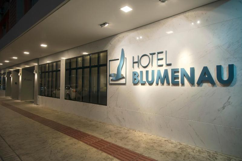 Hotel Blumenau by Pires - Balneário Camboriú - image 3