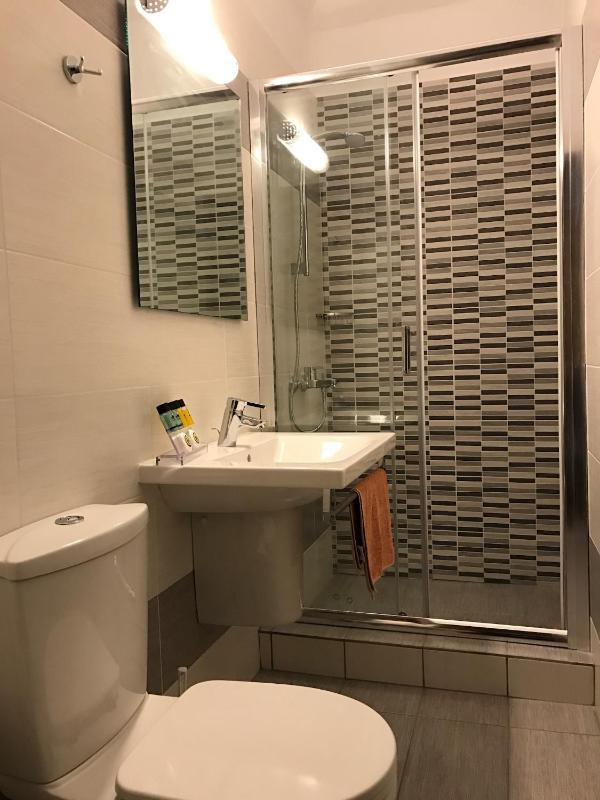 Double Room image 2