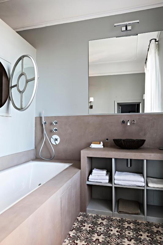 Suite with Garden View image 3