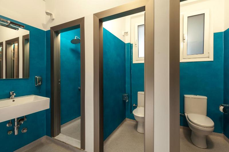 Twin Room with Shared Bathroom image 4