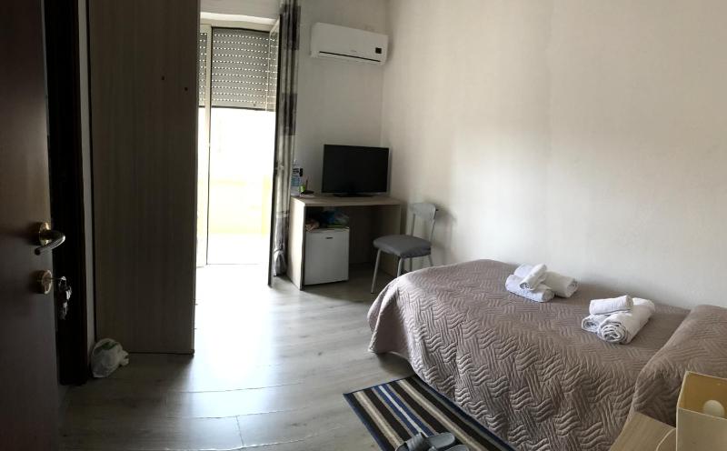 Single Room with Terrace image 1