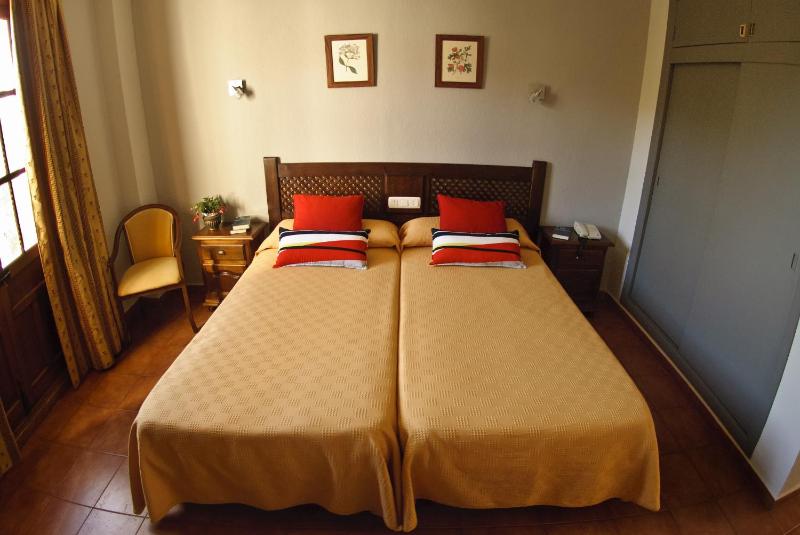 Double Room image 3