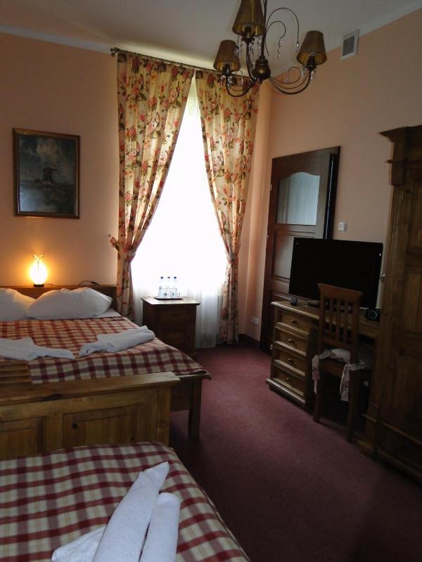 Triple Room with Bath image 2