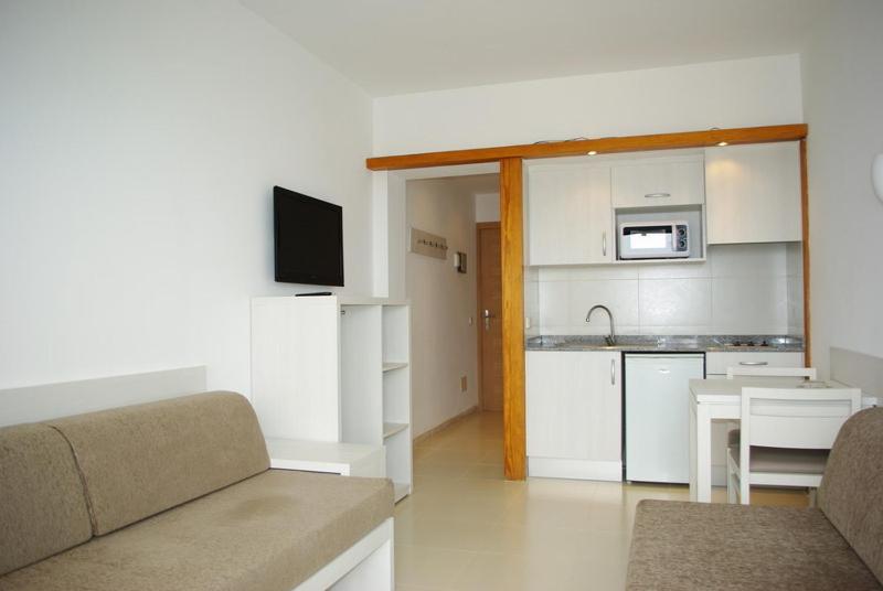 Studio with Sea View image 4
