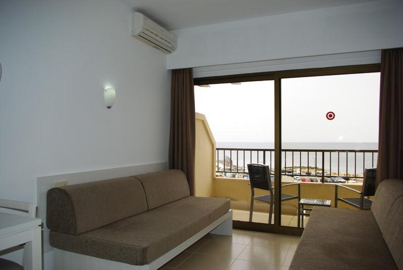 Studio with Sea View image 3